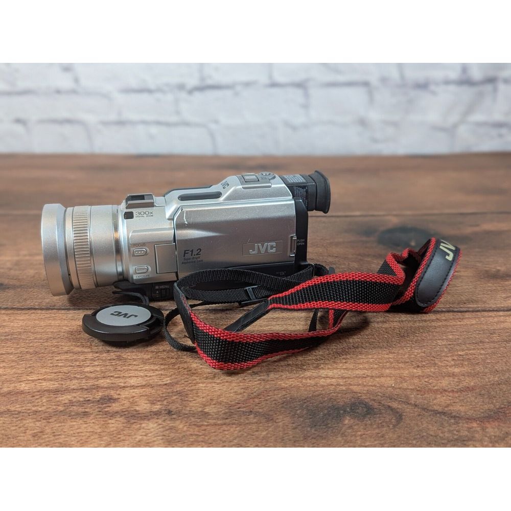 JVC GR-DV3000U Digital Video Camera Excellent Silver Tested No Battery/Charger